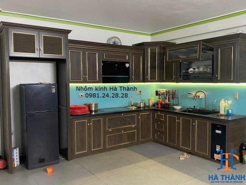 Tủ bếp nhôm nội thất Omega màu vân gỗ trắc