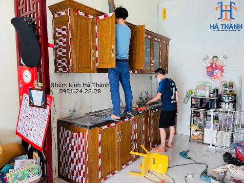 Tủ bếp nhôm nội thất màu vân gỗ