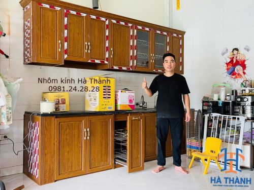Tủ bếp nhôm nội thất Omega màu vân gỗ