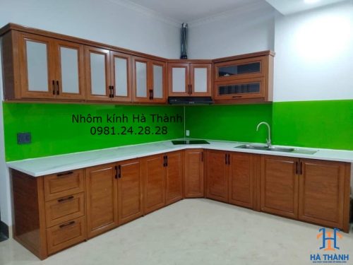 Mẫu tủ bếp nhôm nội thất màu vân gỗ l