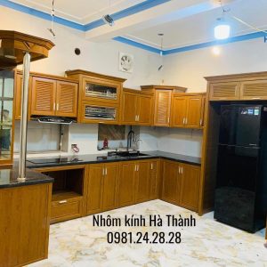 tủ bếp nhôm kính vân gỗ lim nhôm nội thất hãng Omega