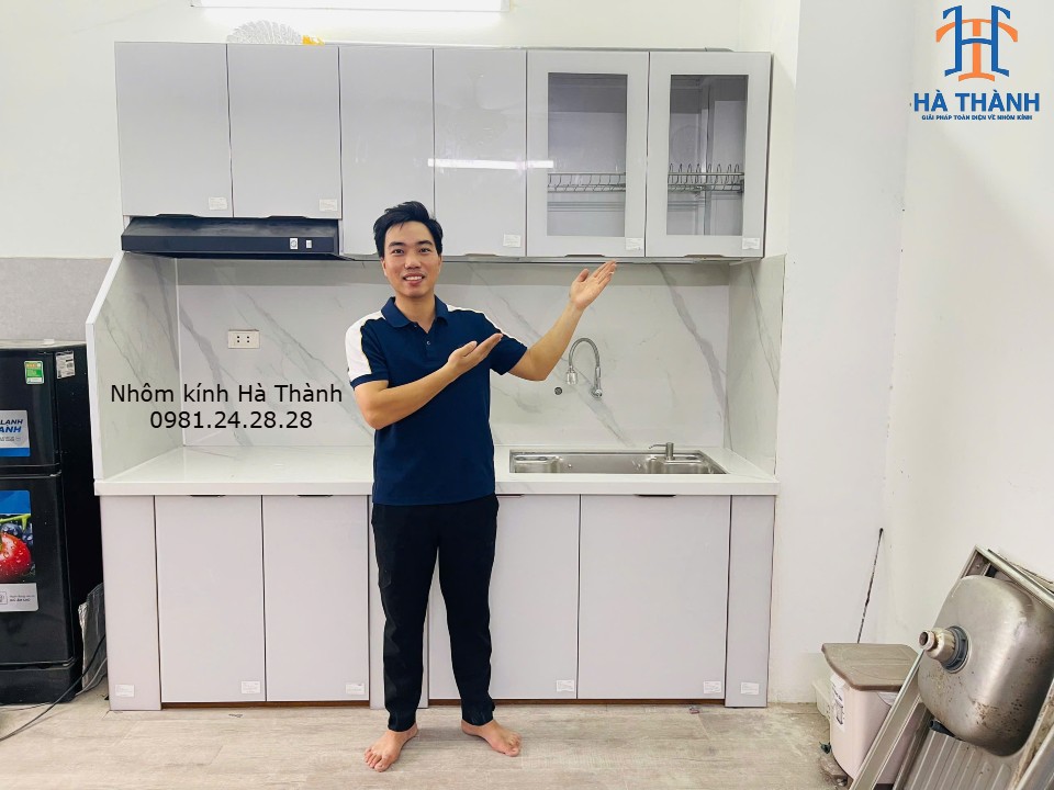 tu-bep-nhom-canh-kinh-cuong-luc-9 Tủ bếp khung nhôm cánh kính cường lực